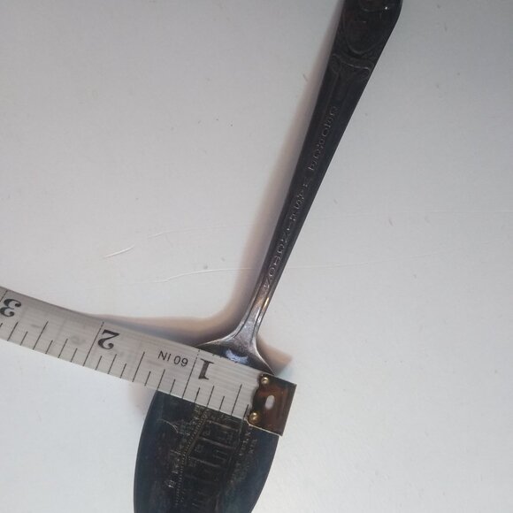 Vintage Souvenir Spoon - featuring Washington's Mt. Vernon Mansion - Picture 15 of 16